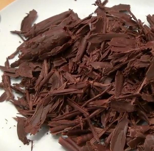 Comment faire des copeaux de chocolat ? (vidéo) 