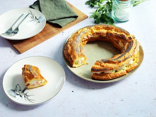 Le Paris-Brest salé au saumon fumé : la recette qui bluffera vos invités pour l’apéro du Nouvel An