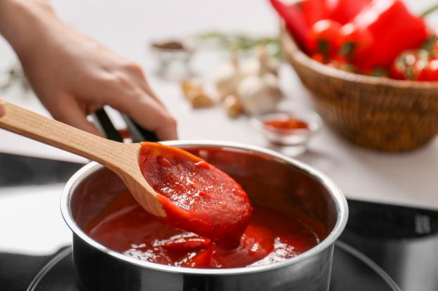 Voici l’ingrédient inattendu à ajouter dans votre sauce tomate pour corriger son acidité (et ce n’est pas le sucre)