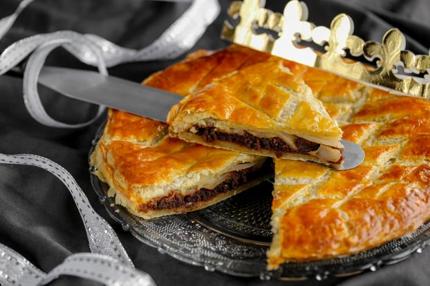 Vous n’aimez pas la frangipane ? Voici notre recette de galette des rois au chocolat absolument inratable et délicieuse !