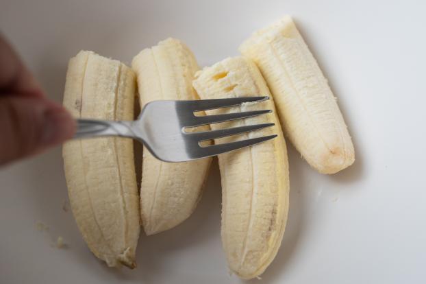 Voici pourquoi il est bénéfique d’écraser la banane avant de la manger