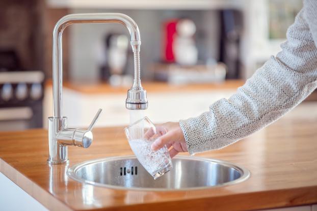 Chaude, tiède ou froide : voici la température idéale pour boire de l’eau selon cette experte en nutrition