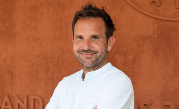 “Une petite recette qui me fait bien craquer ”: Christophe Michalak partage sa recette de choux vanille et framboise aussi gourmande que légère !