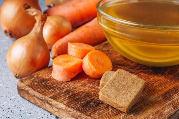 Pourquoi utiliser des cubes de bouillon pour cuisiner n’est pas une bonne idée d’après ce spécialiste ?