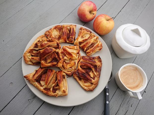 Recette Chaussons De Pommes A La Creme Et Cannelle En Pas A Pas