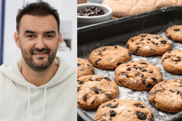 “Je les aime juste à la sortie du four” : Cyril Lignac livre sa recette pour faire des cookies croustillants et fondants comme aux USA