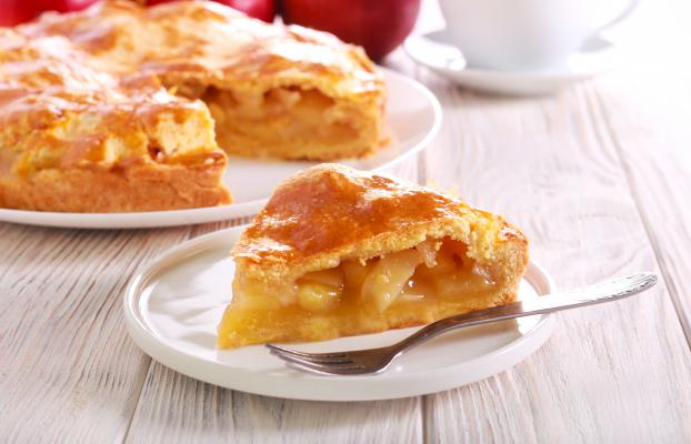 Avec sa pâte croustillante et beurrée, ses pommes fondantes, Laurent Mariotte livre sa recette de la fameuse Apple pie