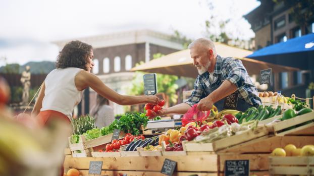 "La meilleure des pharmacies, c’est le marché du coin" : le Dr Jimmy Mohamed explique pourquoi vous devriez consommer des tomates sans attendre !