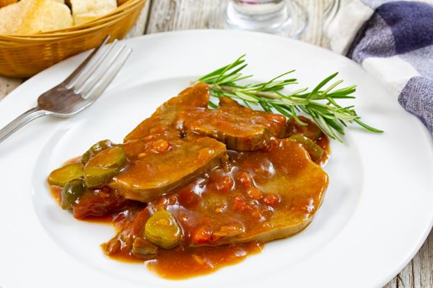 Laurent Mariotte cuisine un produit “économique et peu calorique” : voici sa recette de langue de boeuf sauce piquante, un régal !