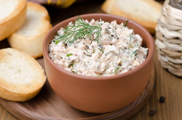 Laurent Mariotte partage sa recette de rillettes de poisson, une idée parfaite pour un pique-nique ou un apéro ensoleillé