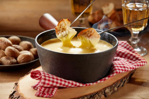 "Une fondue aux saveurs inégalables" : les secrets de notre chef pour réussir à tous les coups ce plat d’hiver ultra-réconfortant