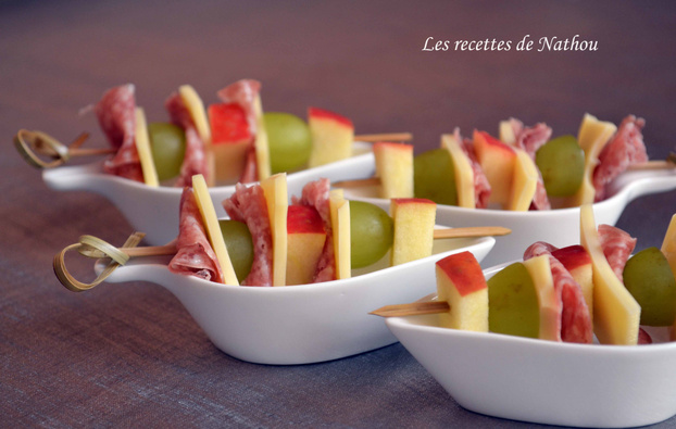 Agatha Raisin Saison 1 Recette - Brochettes de fruits, fromage et salami | 750g
