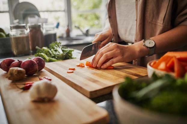 Planches en bois : sont-elles vraiment plus hygiéniques que celles en plastique ?