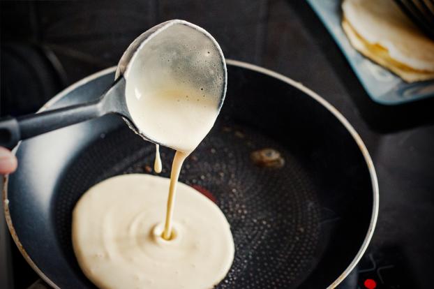 Beurre fondu ou huile : quel est le mieux pour la cuisson des crêpes ?