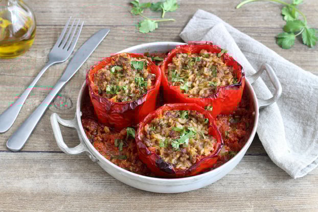Poivrons Farcis Riz Viande Hachée à La Marocaine Recette - Poivrons farcis au riz et à la viande hachée, sauce tomate