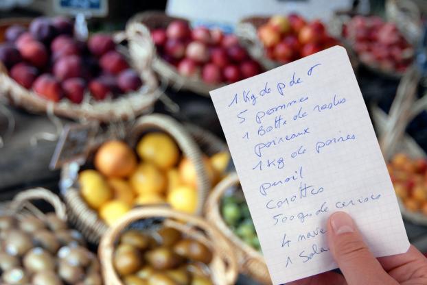 La liste de courses du menu de la semaine 1 du mois de juillet. Adobestock