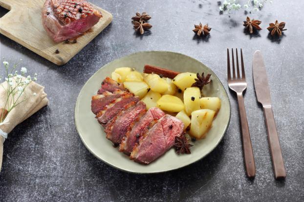 Magret Laqué Au Miel Poêlée De Poires