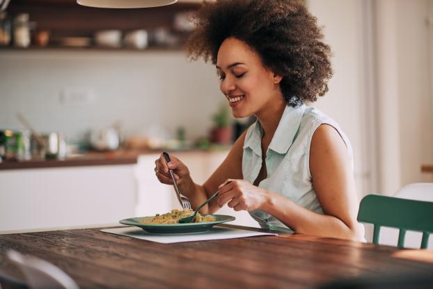 "Notre alimentation va contribuer à un bien-être émotionnel" : une diététicienne nous partage les aliments à privilégier au quotidien pour sa santé mentale