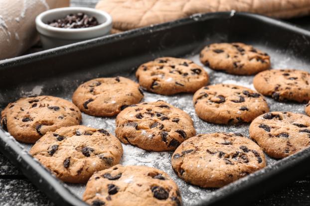 Avec l’astuce du “boudin” Cyril Lignac nous apprend à réaliser des cookies au chocolat parfaits