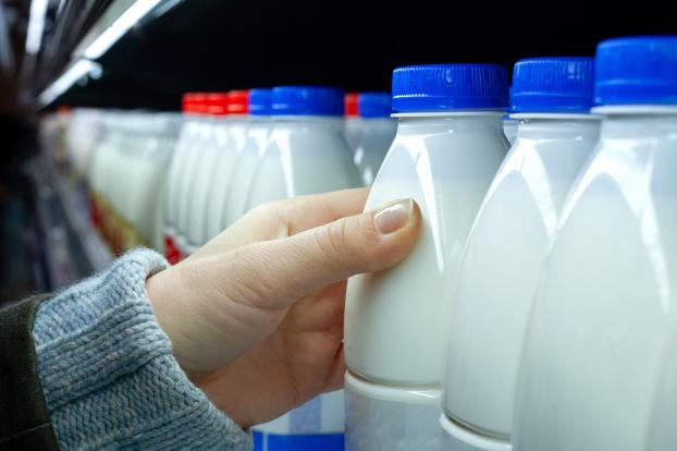 Voici une technique scientifique très insolite pour savoir si une bouteille de lait est toujours bonne