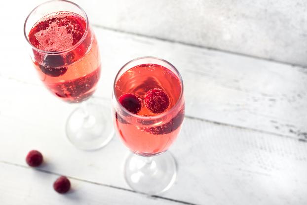 Saviez-vous qu’il est possible d’acheter le kir "Chamère" le cocktail pétillant de la série Emily in Paris ?