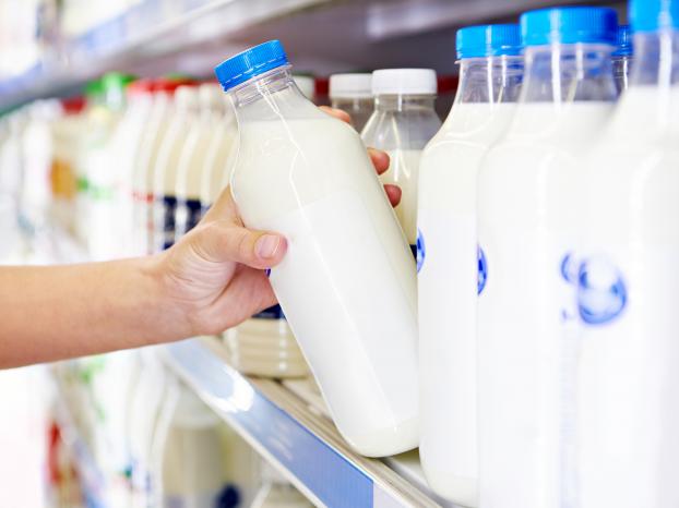 Rappel de produit chez Leclerc et Carrefour : vérifiez si votre bouteille de lait est concernée !