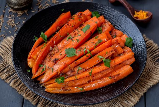 Cyril Lignac partage sa recette des carottes vichy au miel, un accompagnement gourmand et économique pour les fêtes !