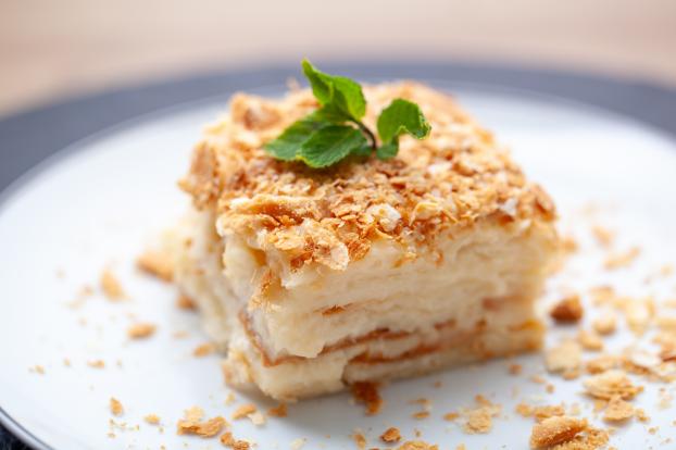 Christophe Michalak partage sa recette du progrès, un délicieux gâteau aux amandes et noisettes