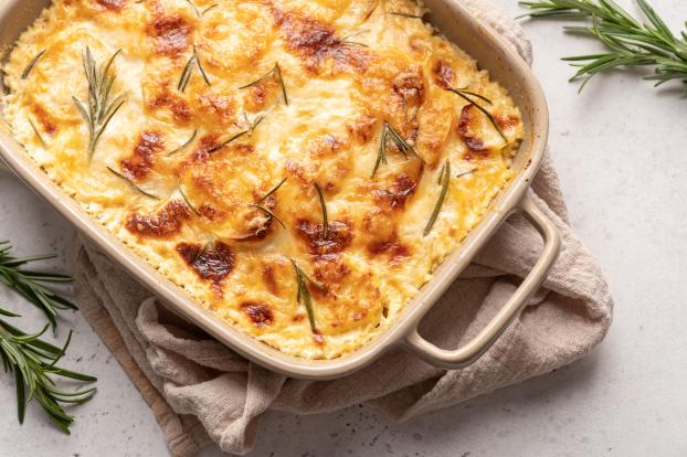 Ce chef dévoile sa recette pour obtenir un gratin dauphinois parfait avec un dessus bien gratiné !