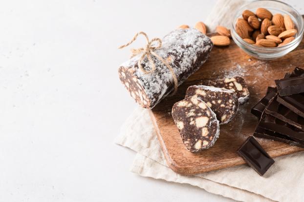 Saucisson en chocolat : la recette simple et gourmande à préparer pour bluffer tout le monde à Noël !