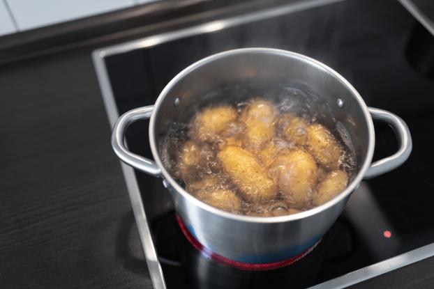 Comment faire cuire des pommes de terre à l’eau sans qu’elles éclatent ? Norbert Tarayre partage ses secrets !