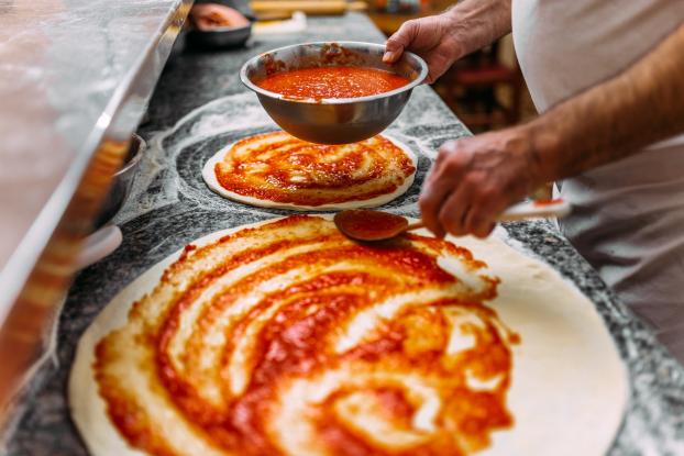 "Les distributeurs nous ont tués" : tout juste sacré champion du monde, ce pizzaïolo français doit fermer définitivement son établissement