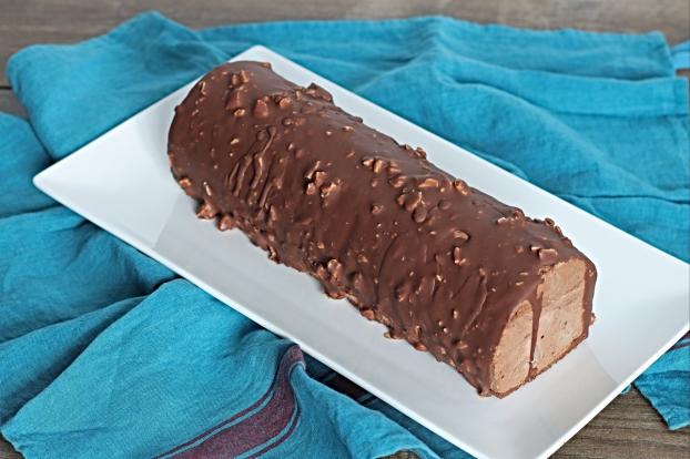 Dessert de Noël : notre recette facile de bûche glacée poire-chocolat à préparer en avance