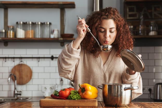 On vous partage nos meilleures astuces pour donner du goût à une soupe trop fade !