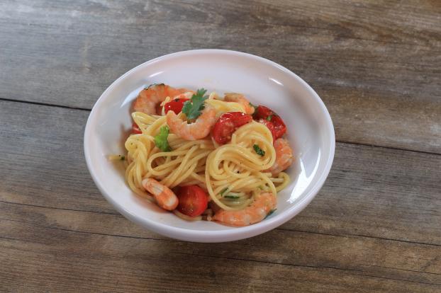 recette spaghettis aux crevettes sautées ail et tomates cerise 750g