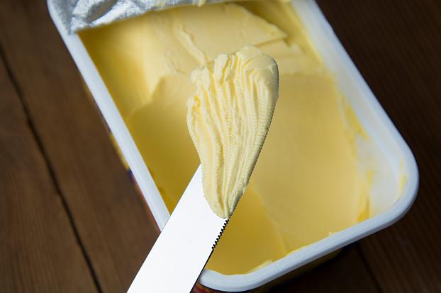 Moins chère que le beurre qui a fortement augmenté, la margarine est-elle une bonne alternative ?