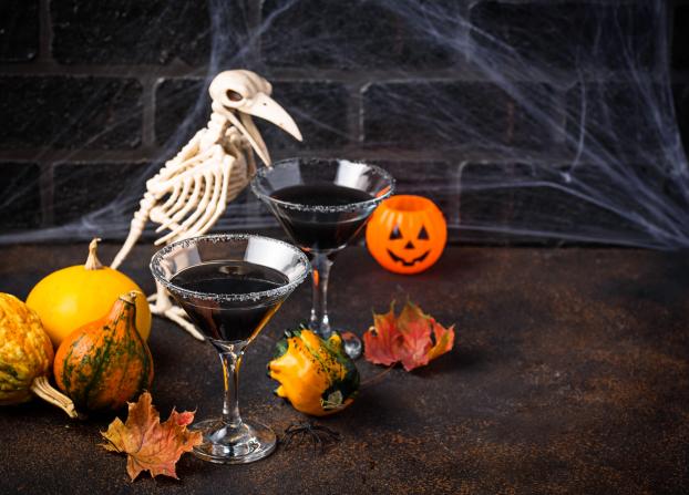 Comment préparer “un spritz noir”, le cocktail parfait pour la soirée d’Halloween ?