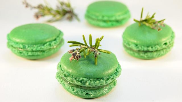 Macarons poires-romarin