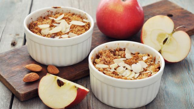 Crumble aux pommes sans beurre : une diététicienne partage sa recette aussi saine que gourmande !