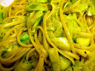 Spaghetti à la crème de Courgette au Parmesan et aux Noisettes