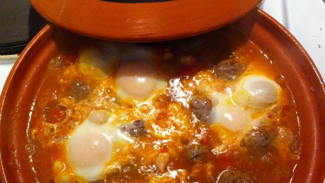 Tajine de kefta aux œufs traditionnel