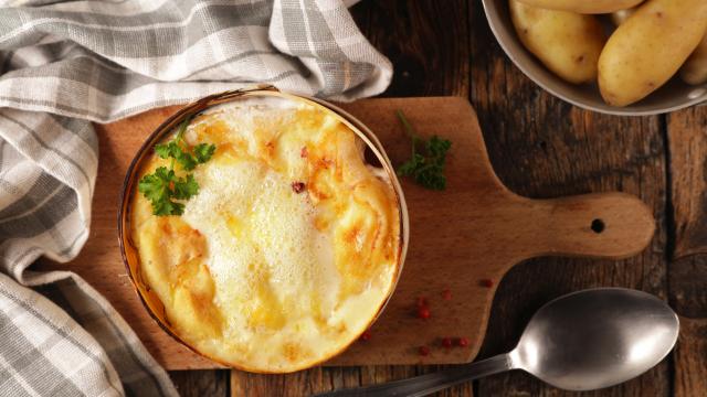 Connaissez-vous la Matouille, cette spécialité savoyarde à base de tomme fondue très généreuse ?