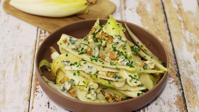 Salade d’endives aux pommes et roquefort