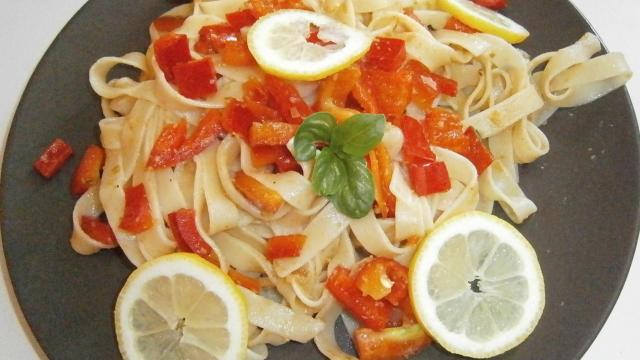 Tagliatelles aux poivrons et tapenade