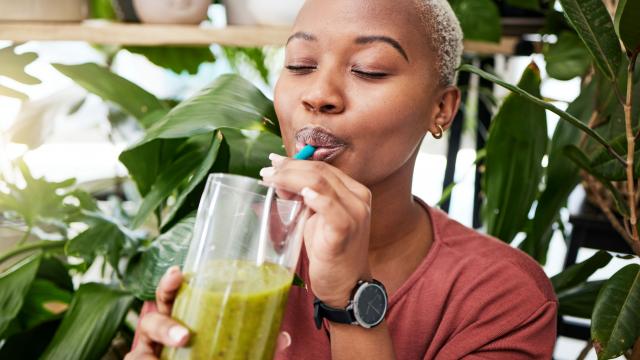 "C’est mon arme secrète" : ce gastro-entérologue conseille d’ajouter ce légume vert à tous vos smoothies !