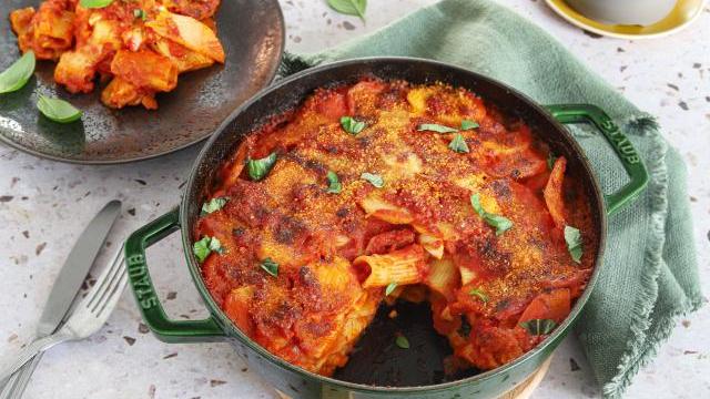 Connaissez-vous la pasta alla tiella ? Voici comment faire ce savoureux gratin de pâtes et pommes de terre !