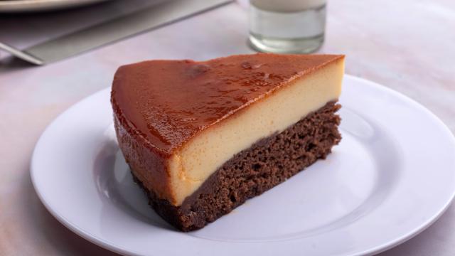 Comment faire un chocoflan, ce gâteau à la fois flan et gâteau au chocolat ?