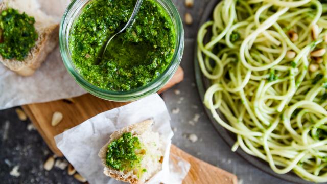 Il vous reste du pesto ? Voici nos meilleures recettes pour l’utiliser autrement qu’avec des pâtes !