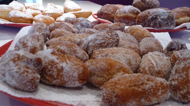 Schenkelés ou beignets 'Cuisses de dames'