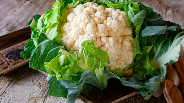 “Simple, efficace et délicieux !” : faites un savoureux chou-fleur rôti avec cette recette validée par les lecteurs de 750g